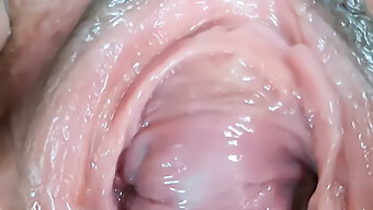 Großer Kitzler-Orgasmus Mit Furzen Und Masturbation