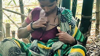 La Salvaje Aventura Sexual De La Joven Bhabhi India Al Aire Libre En El Bosque