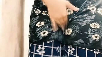 Desi Girl Pleasures Herself With Her Fingers In Homemade Video